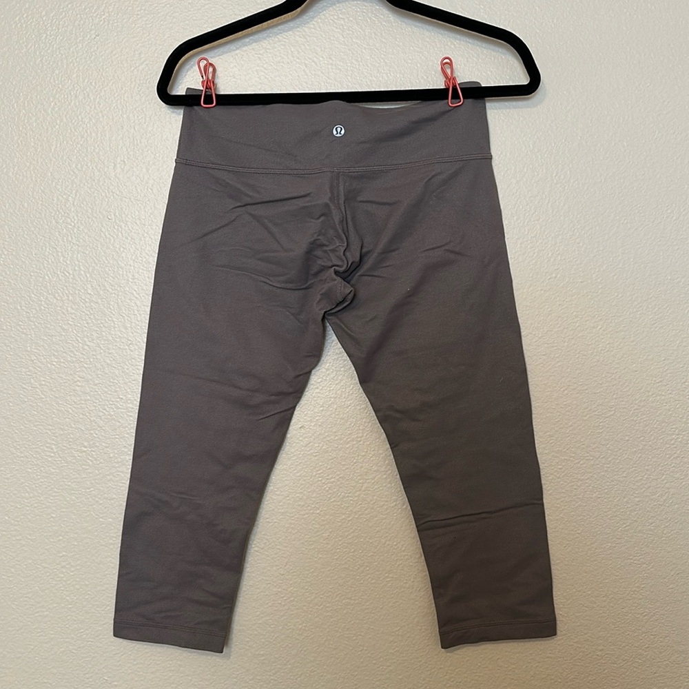 Lululemon size 8 wunder under crops in grey